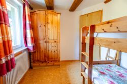Das Kinderzimmer der Ferienwohnung Hof auf dem Fixenhof - Ferien auf dem Bauernhof in Mühlenbach im Kinzigtal (Ortenaukreis) Das Kinderzimmer der Ferienwohnung Hof auf dem Fixenhof - Ferien auf dem Bauernhof in Mühlenbach im Kinzigtal (Ortenaukreis)