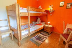 Das Kinderzimmer der Ferienwohnung Hof auf dem Fixenhof - Ferien auf dem Bauernhof in Mühlenbach im Kinzigtal (Ortenaukreis) Das Kinderzimmer der Ferienwohnung Hof auf dem Fixenhof - Ferien auf dem Bauernhof in Mühlenbach im Kinzigtal (Ortenaukreis)