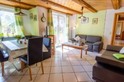 Die Wohnküche der Ferienwohnung Hof auf dem Fixenhof - Ferien auf dem Bauernhof in Mühlenbach im Kinzigtal (Ortenaukreis) Die Wohnküche der Ferienwohnung Hof auf dem Fixenhof - Ferien auf dem Bauernhof in Mühlenbach im Kinzigtal (Ortenaukreis)