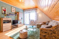 Das Wohnzimmer der Ferienwohnung Ponyweide auf dem Fixenhof - Ferien auf dem Bauernhof in Mühlenbach im Kinzigtal (Ortenaukreis) Das Wohnzimmer der Ferienwohnung Ponyweide auf dem Fixenhof - Ferien auf dem Bauernhof in Mühlenbach im Kinzigtal (Ortenaukreis)